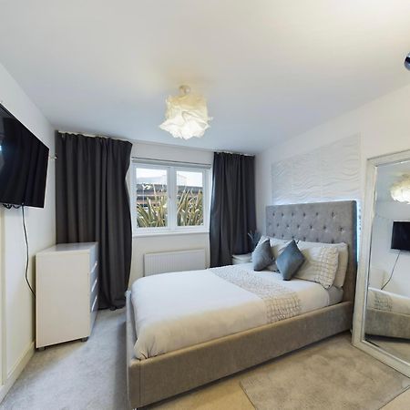 Modern 2 Bed City Apartment With Private Parking 斯旺西 外观 照片