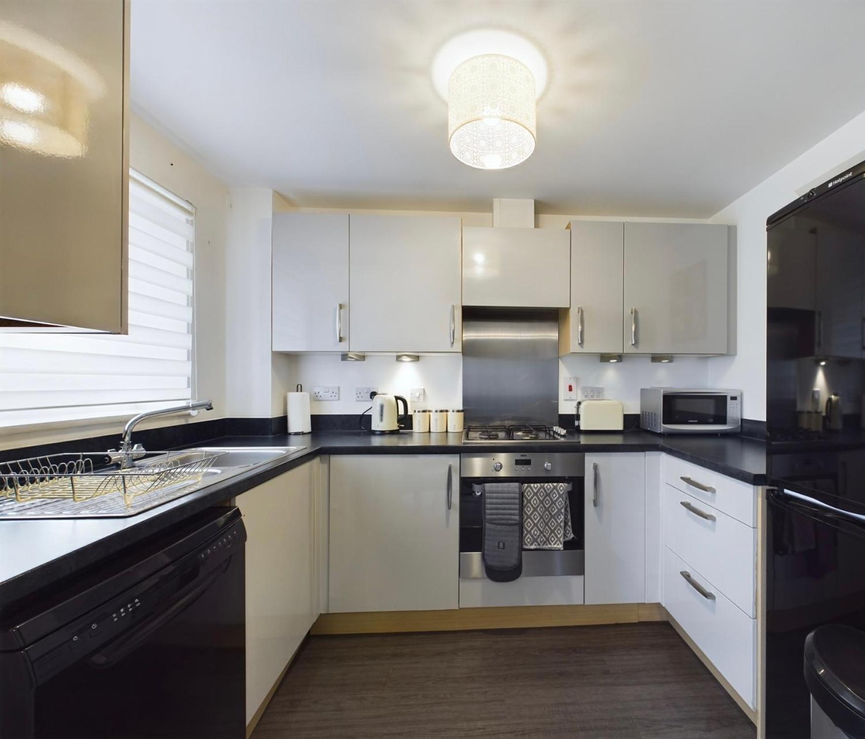 Modern 2 Bed City Apartment With Private Parking 斯旺西 外观 照片